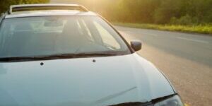 Steinschlag Versicherung: Warum sie f&uuml;r Autofahrer unverzichtbar ist